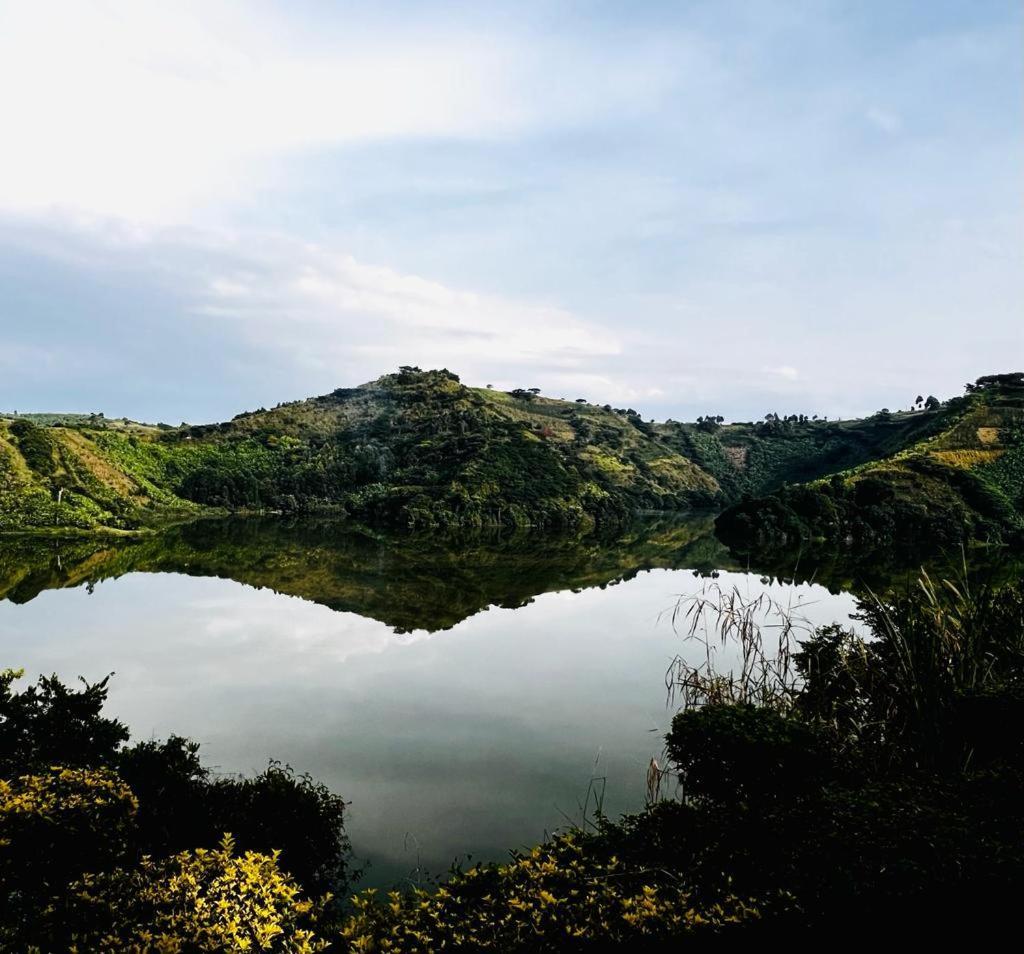 Mwamba Kelele Lodge Fort Portal Екстер'єр фото